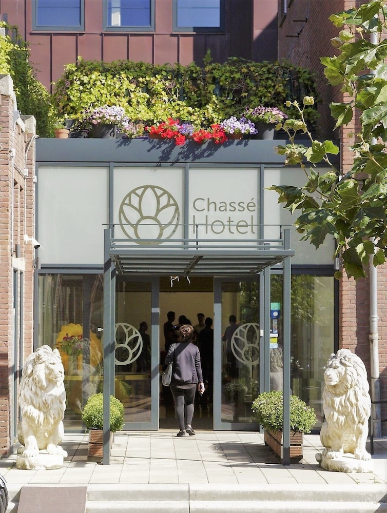 Chasse Hotel 2/64