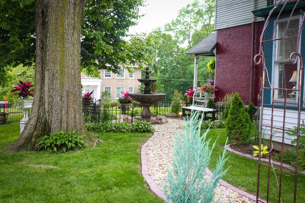 Evans Holly Grove Inn Bed and Breakfast 15/19