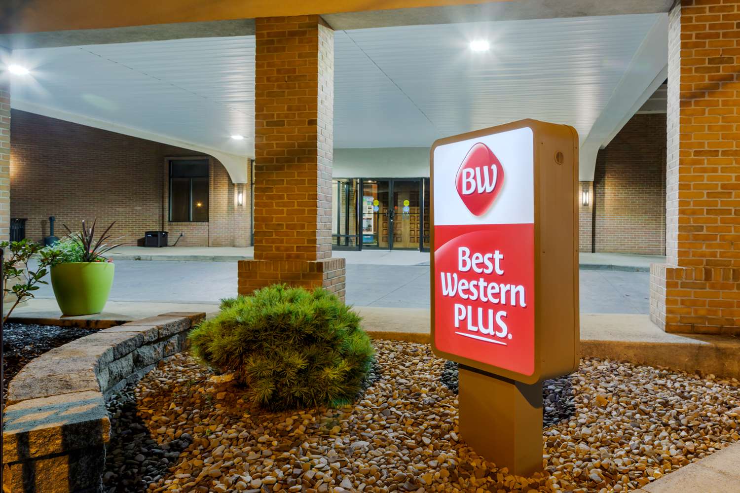 Best Western Plus Wooster Hotel & Conference Center 27/48