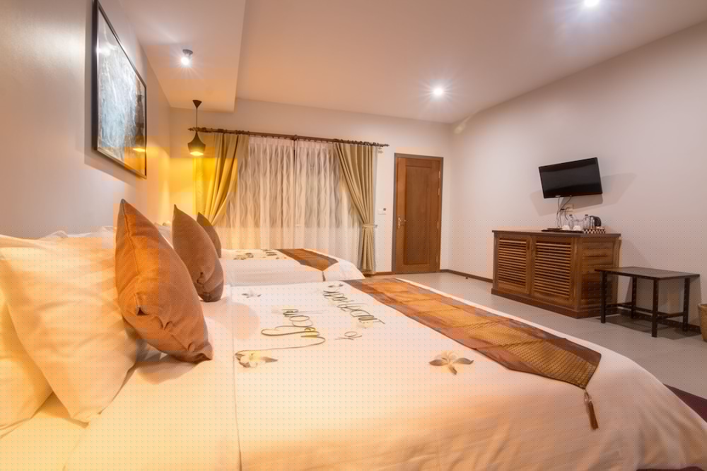 Indra Porak Residence 26/74