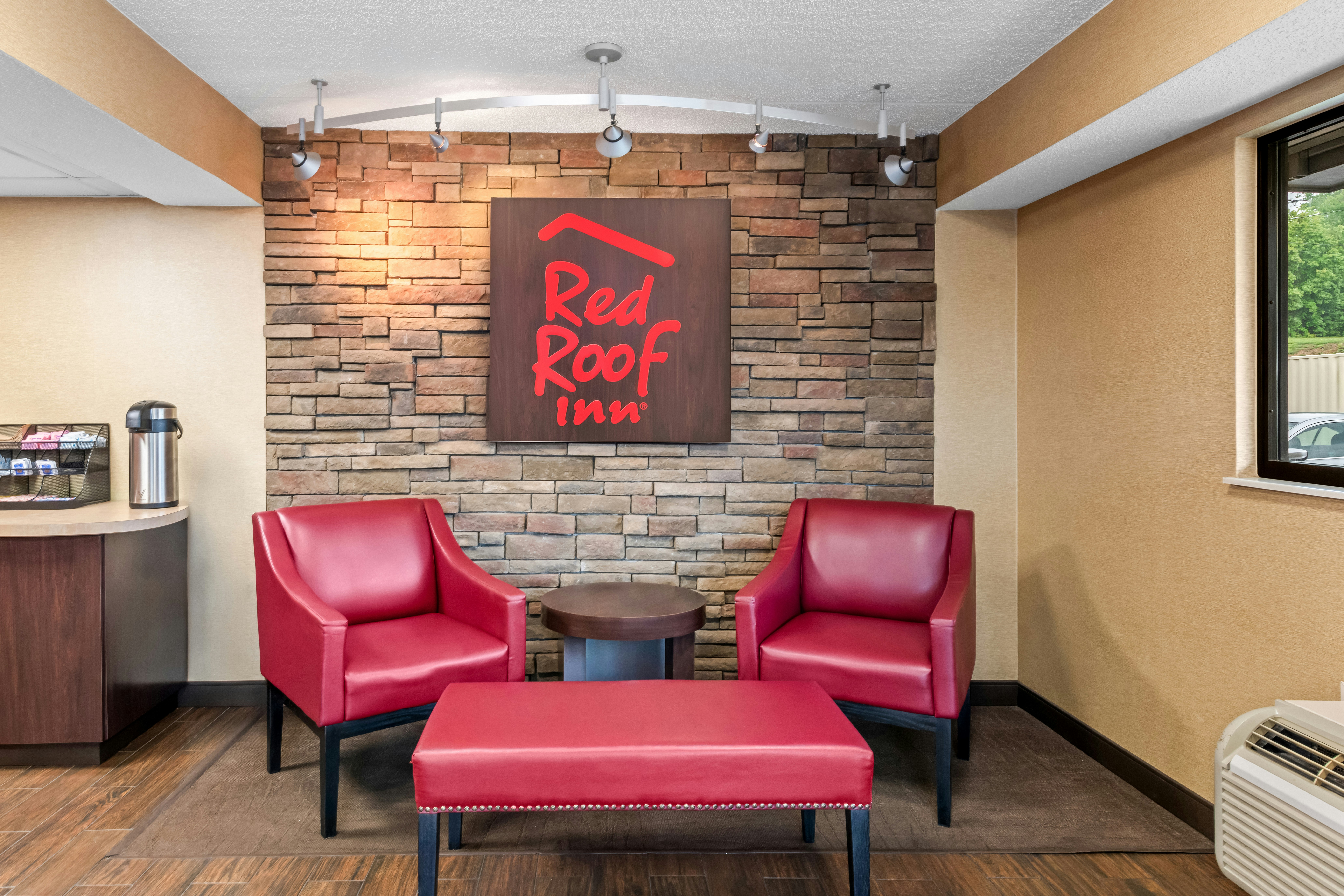Red Roof Inn Asheville - Biltmore West 25/33