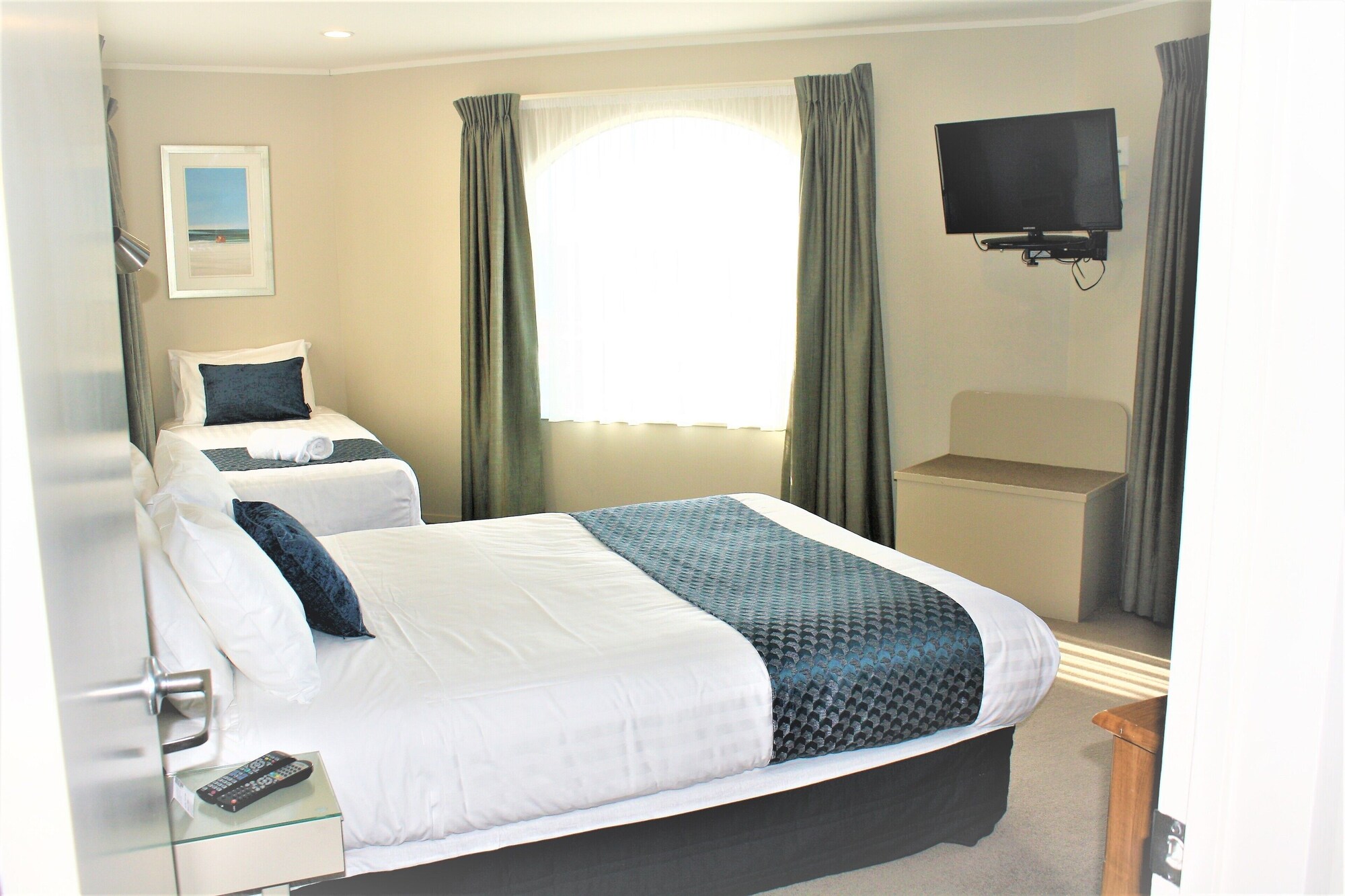 2 BEDROOMS, APARTMENT