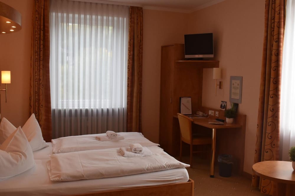 Hotel am Bahnhof 8/38