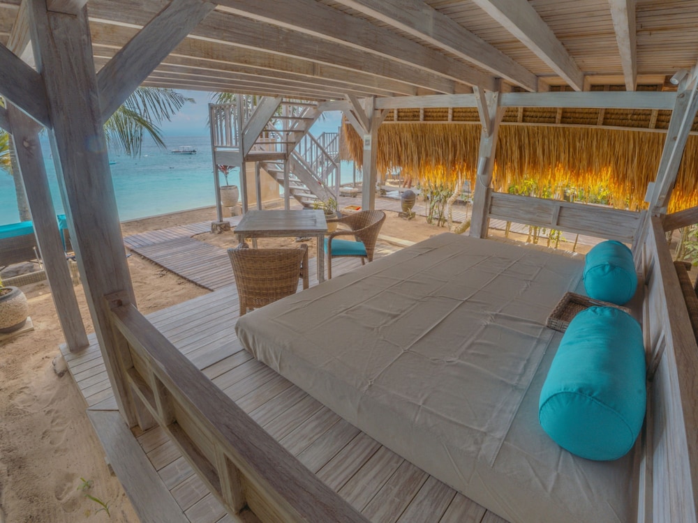 Hai Tide Beach Resort 38/74