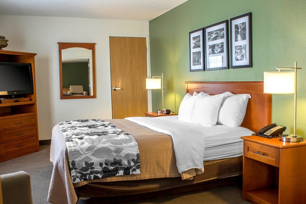 Sleep Inn & Suites Charles City 17/54