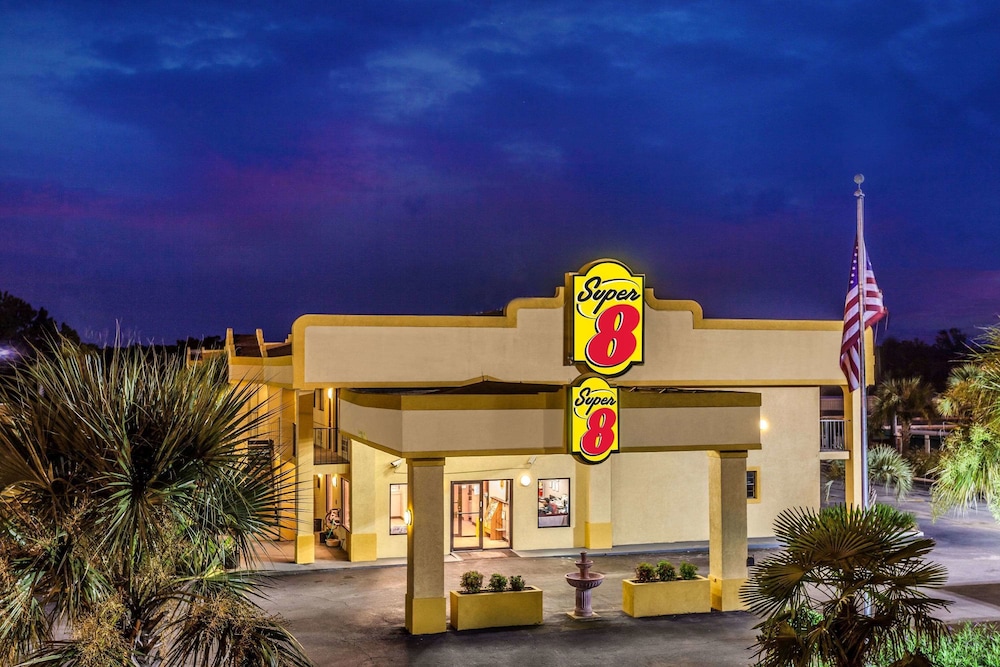 Super 8 by Wyndham Stockbridge 1/30