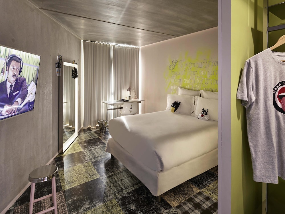 MAMA, MEDIUM, DOUBLE BED, ACCESSIBLE