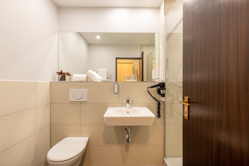 Holiday Inn - The Niu, Stream Monchengladbach 34/71