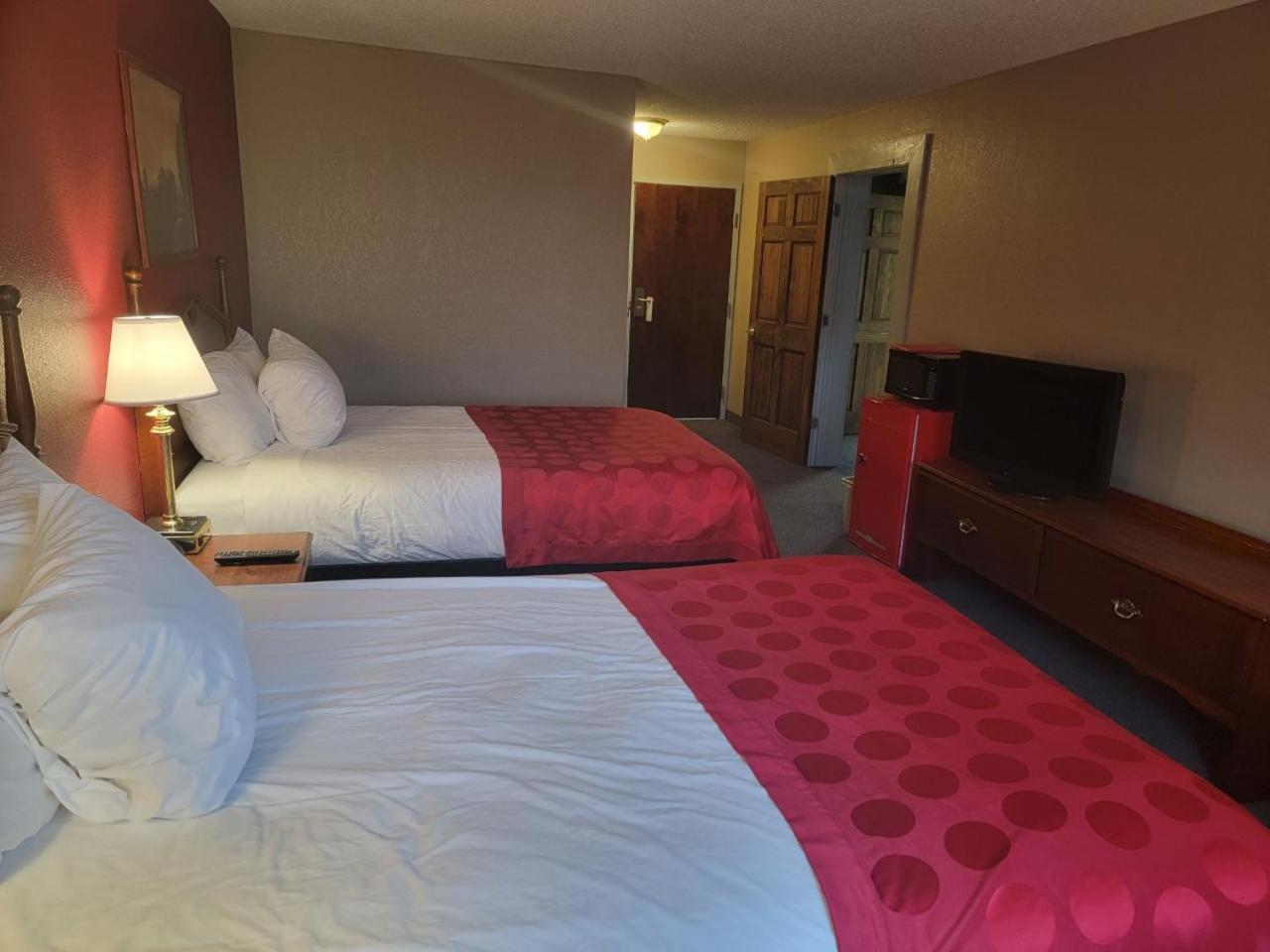 Adjoining, Suite, 4 Double Beds, Accessible