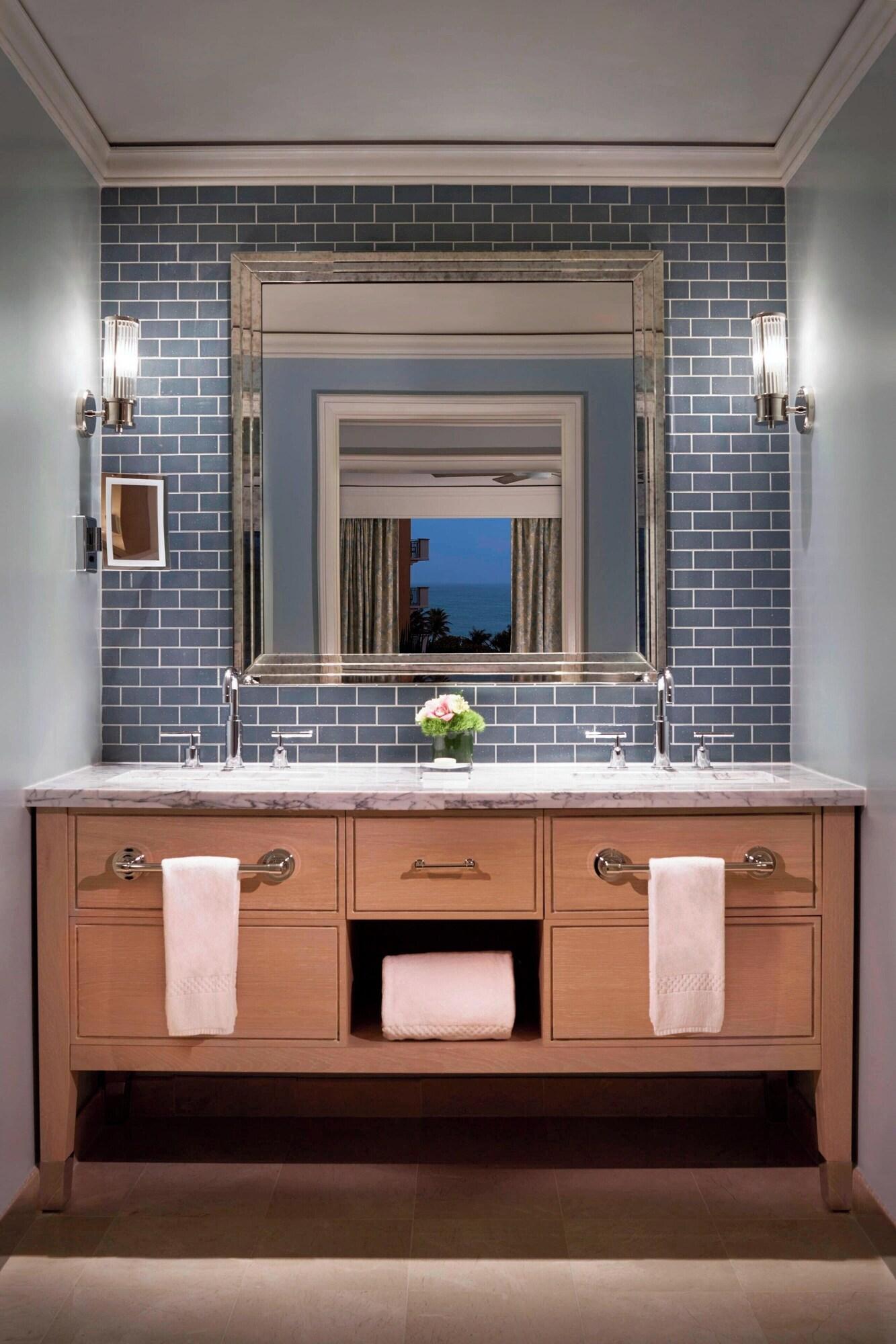 غرفة بسرير كينج لذوي الإعاقة، The Ritz Carlton Key Biscayne 6/6