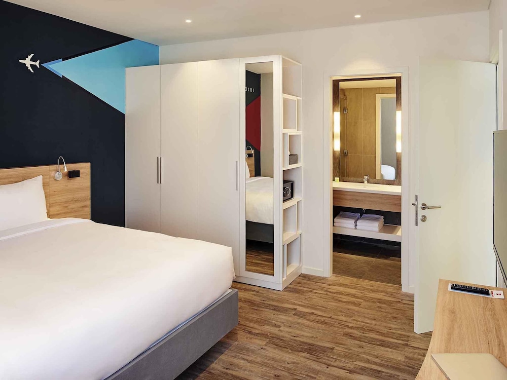 Ibis Saigon Airport 23/73