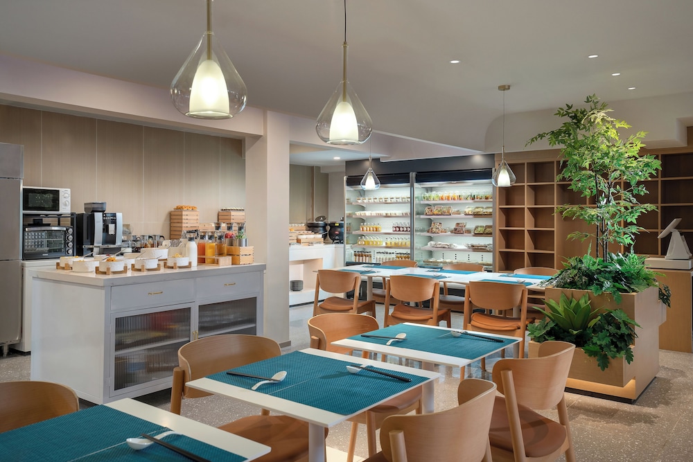 CYBO Station Luohu Shenzhen 42/59