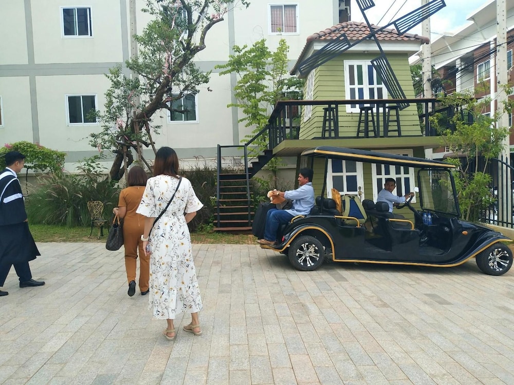 Ploy's Pearl Hotel 35/41