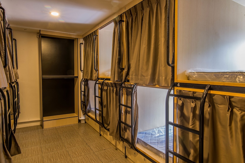 Traveller Bunker Hostel 43/45