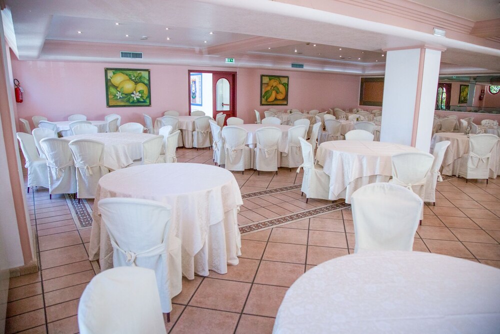 Assinos Palace Hotel 22/28