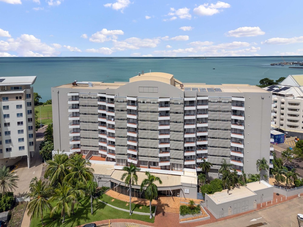 Mantra on the Esplanade Darwin 4/72