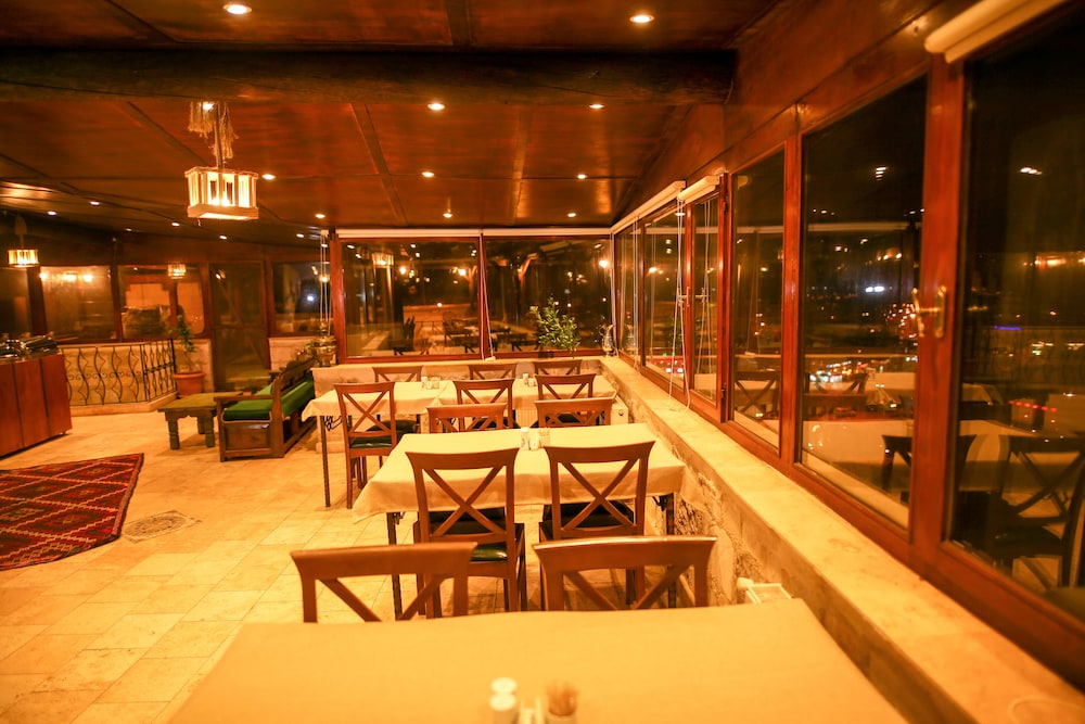 Bedrock Cave Hotel 32/50