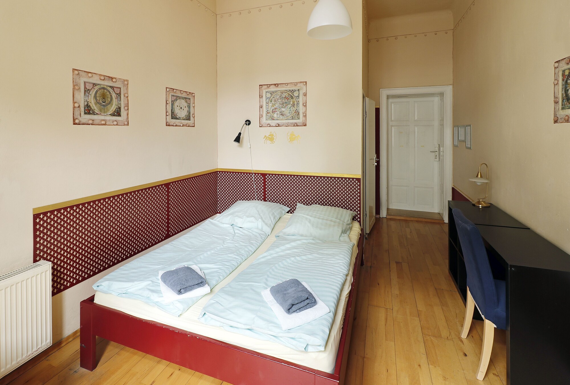 ECONOMY, QUEEN BED