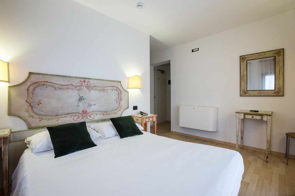 STANDARD, DOUBLE OR TWIN BED