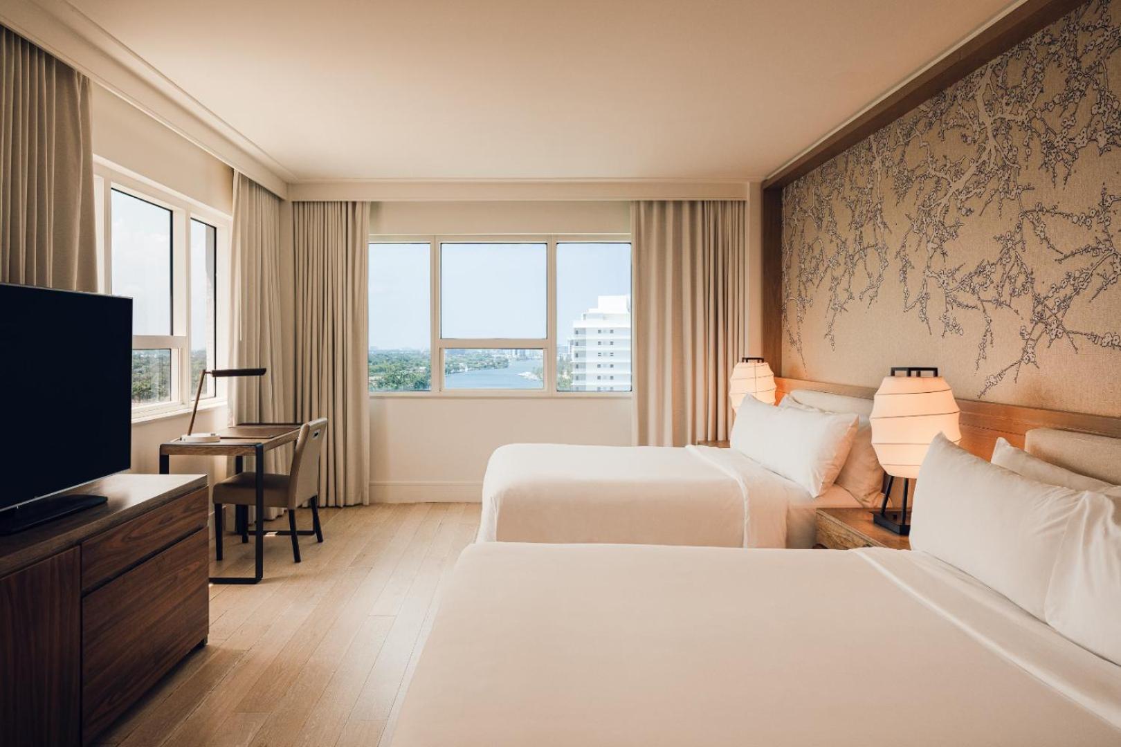 Junior Suite, King Bed, 2 Queen Beds, Bay View, Accessible