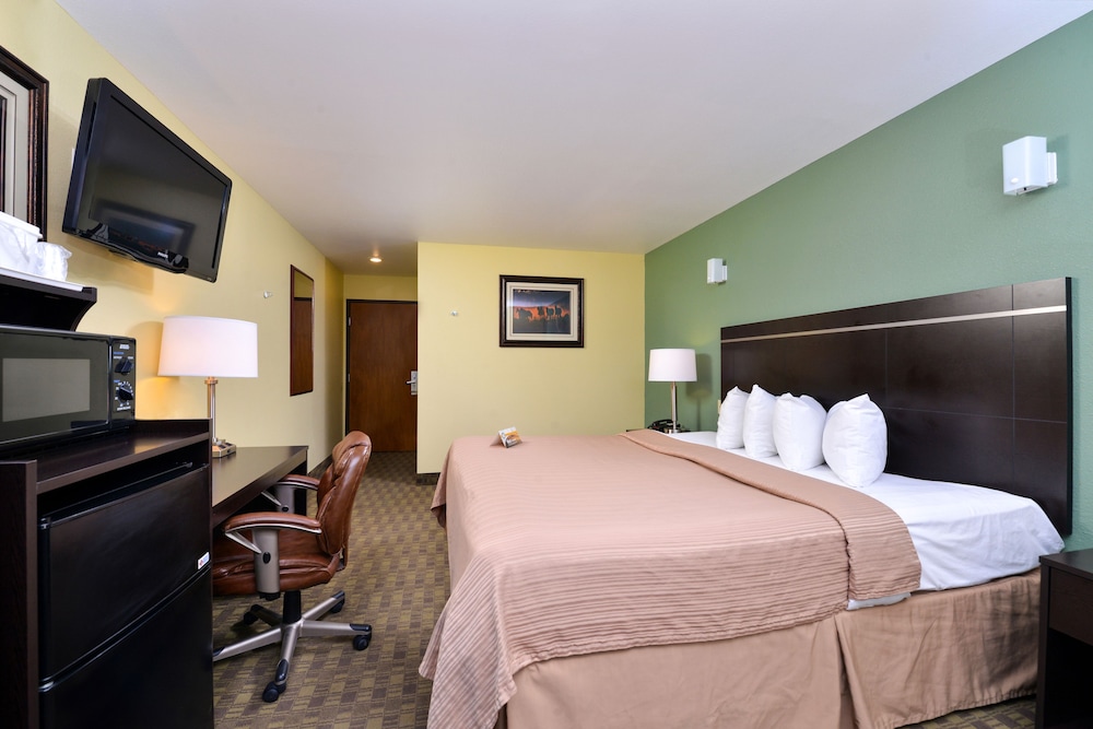 Quality Inn and Suites Elko 18/36