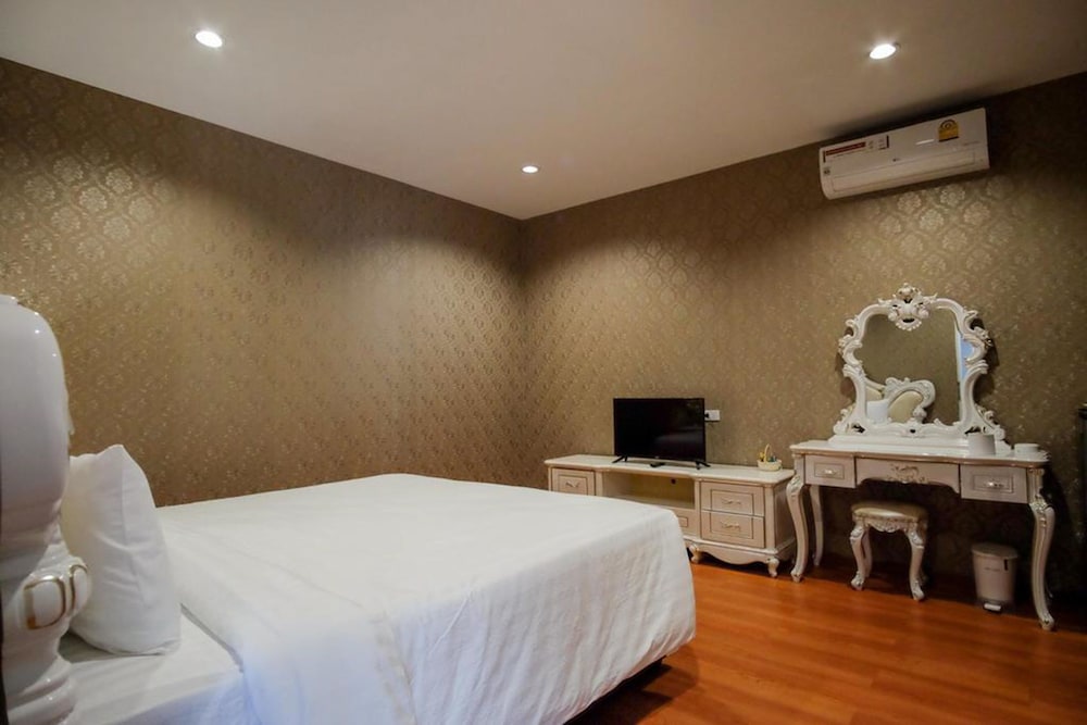 The O-Zone Airport Inn 16/31