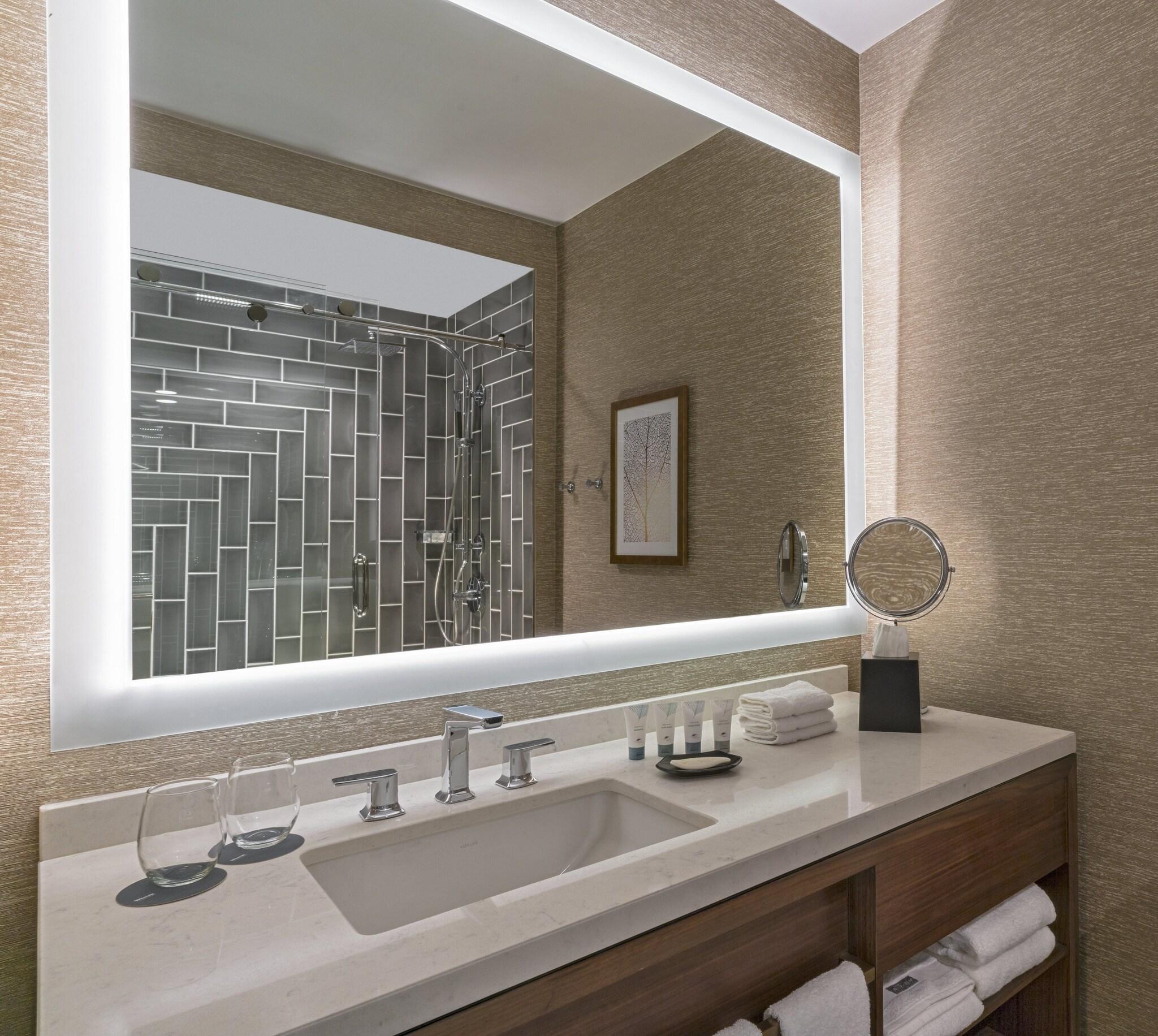 غرفة بريميوم بسرير كينج، The Westin Galleria Houston 6/6