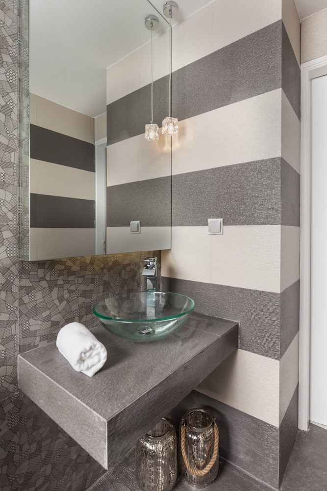 47 Luxury Suites 34/73