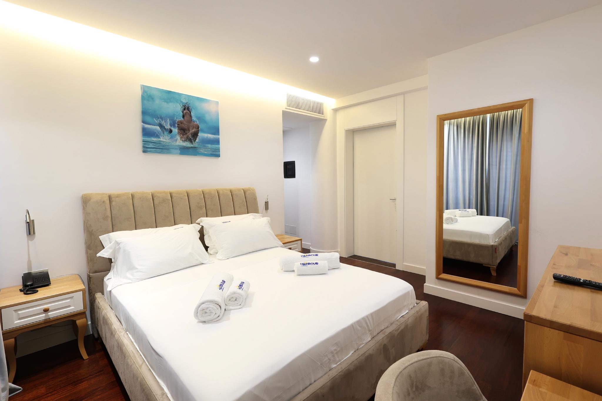 Harbour Hotel 10/37