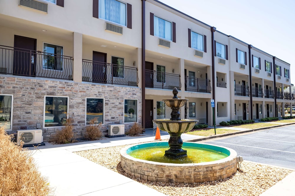 Baymont by Wyndham College Park Atlanta Airport South 2/50