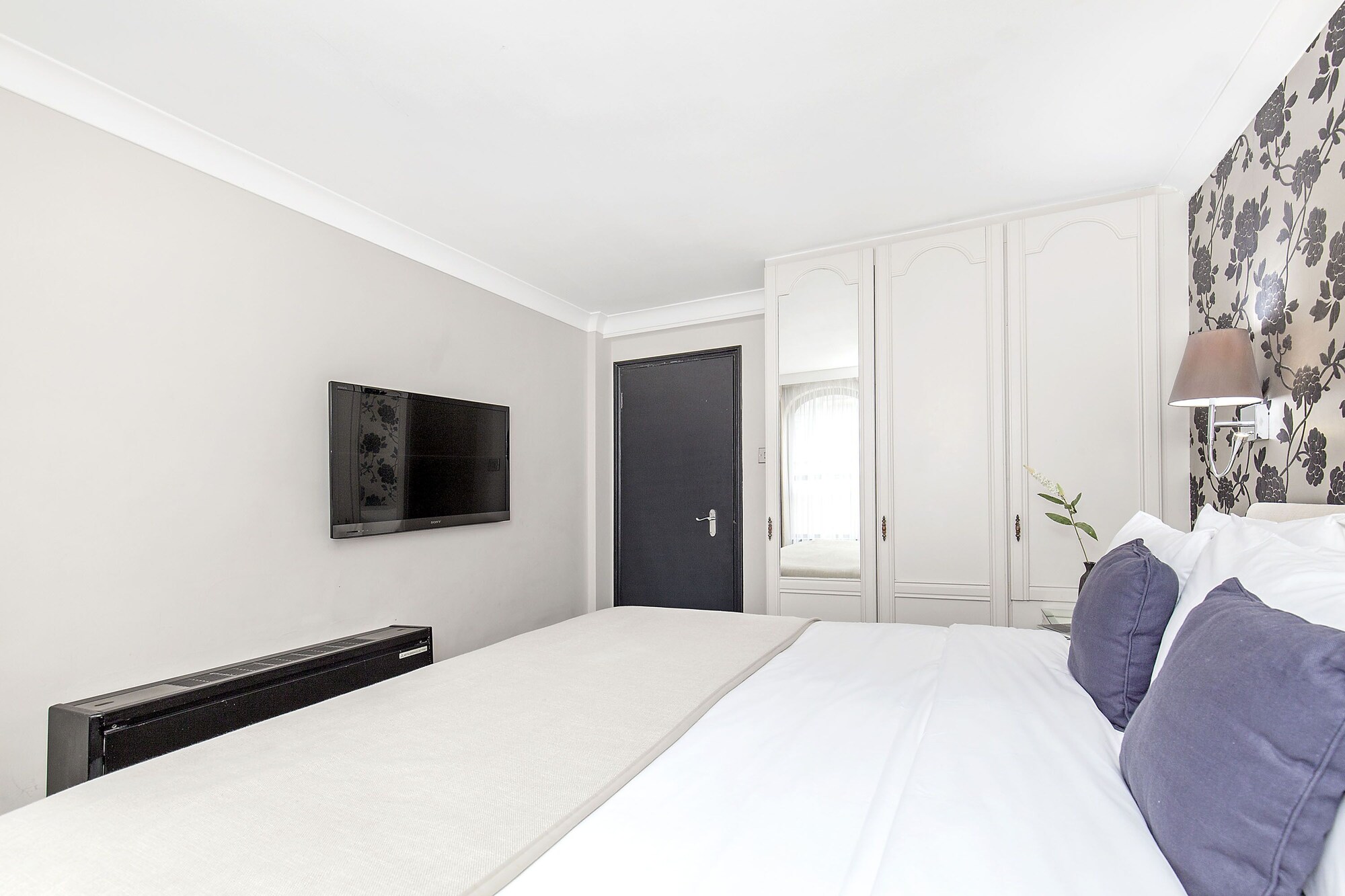 1 BEDROOM, SUPERIOR, APARTMENT