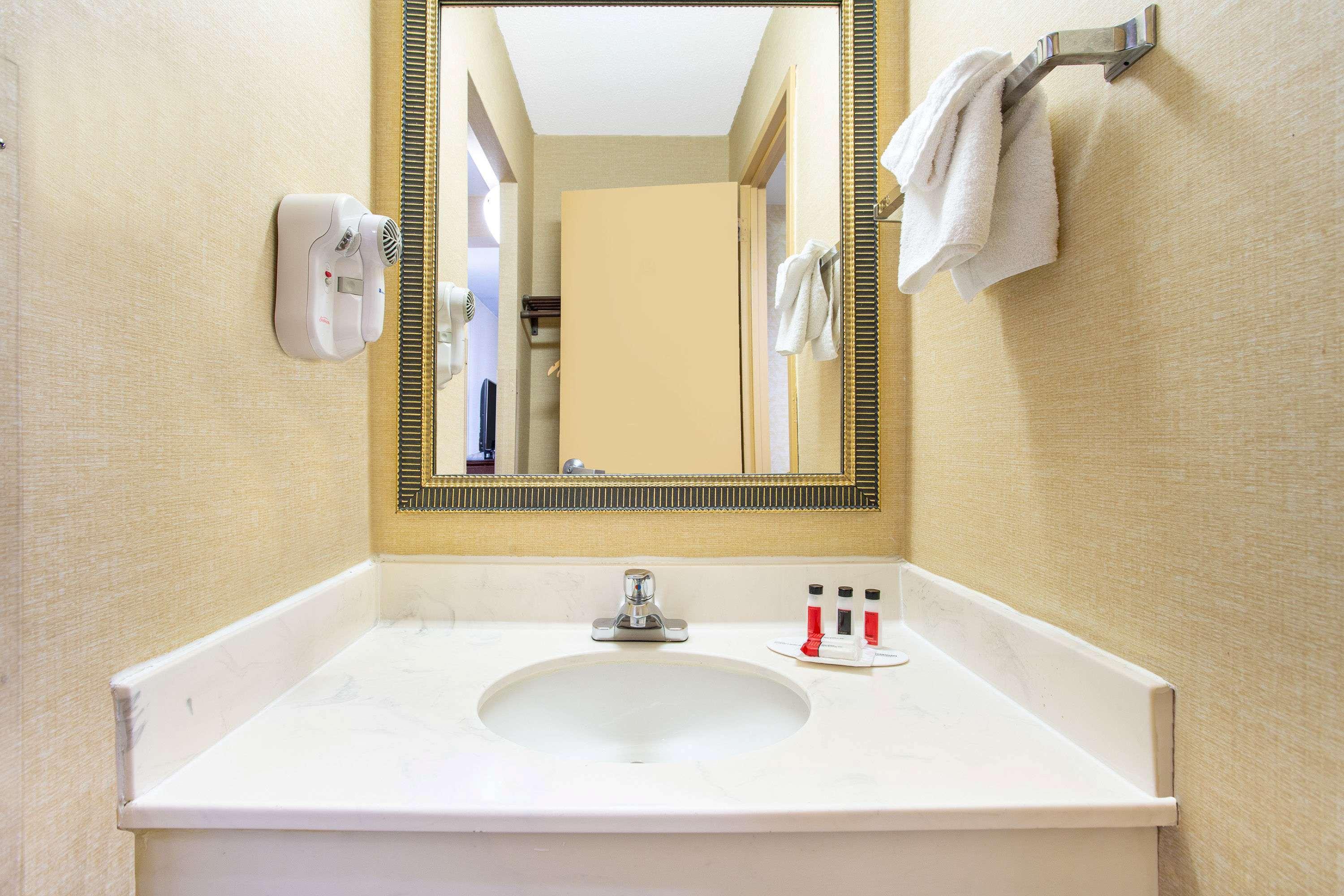 Days Inn By Wyndham College Park 11/13