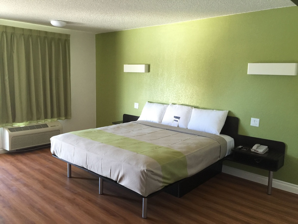 Motel6 Santa Maria, CA - South 22/56