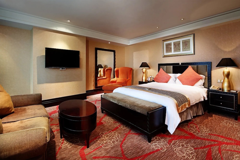 ROYAL MEDITERRANEAN HOTEL 15/47