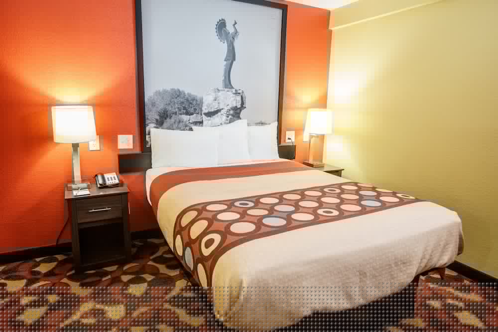 Super 8 by Wyndham Wichita Airport 21/47