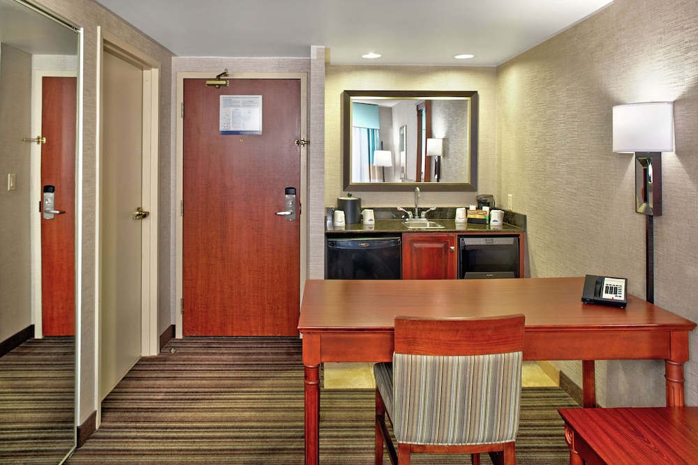 Hampton Inn & Suites By Hilton Toronto Airport 7/39