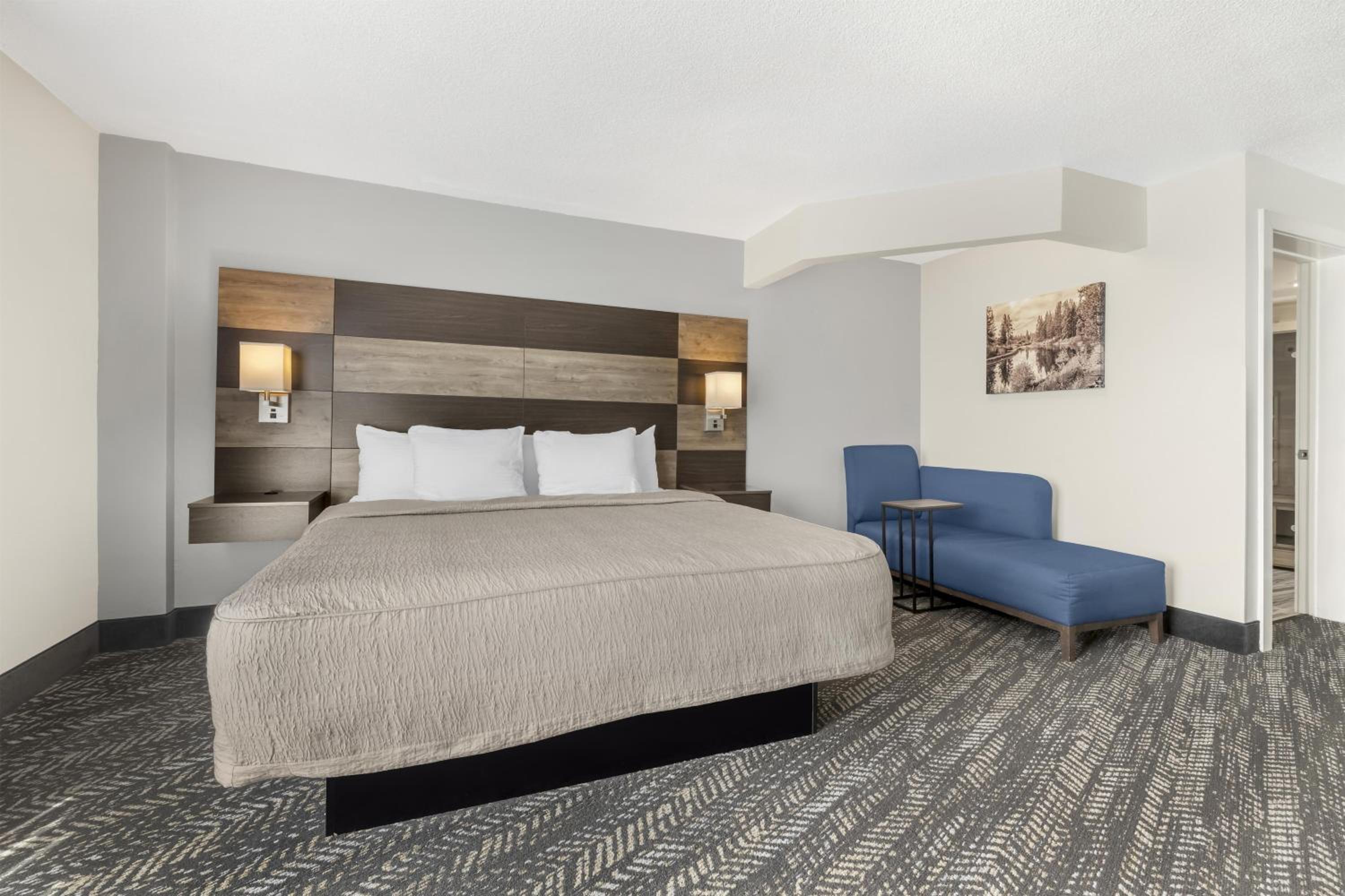Suite, 2 King Beds, Sauna