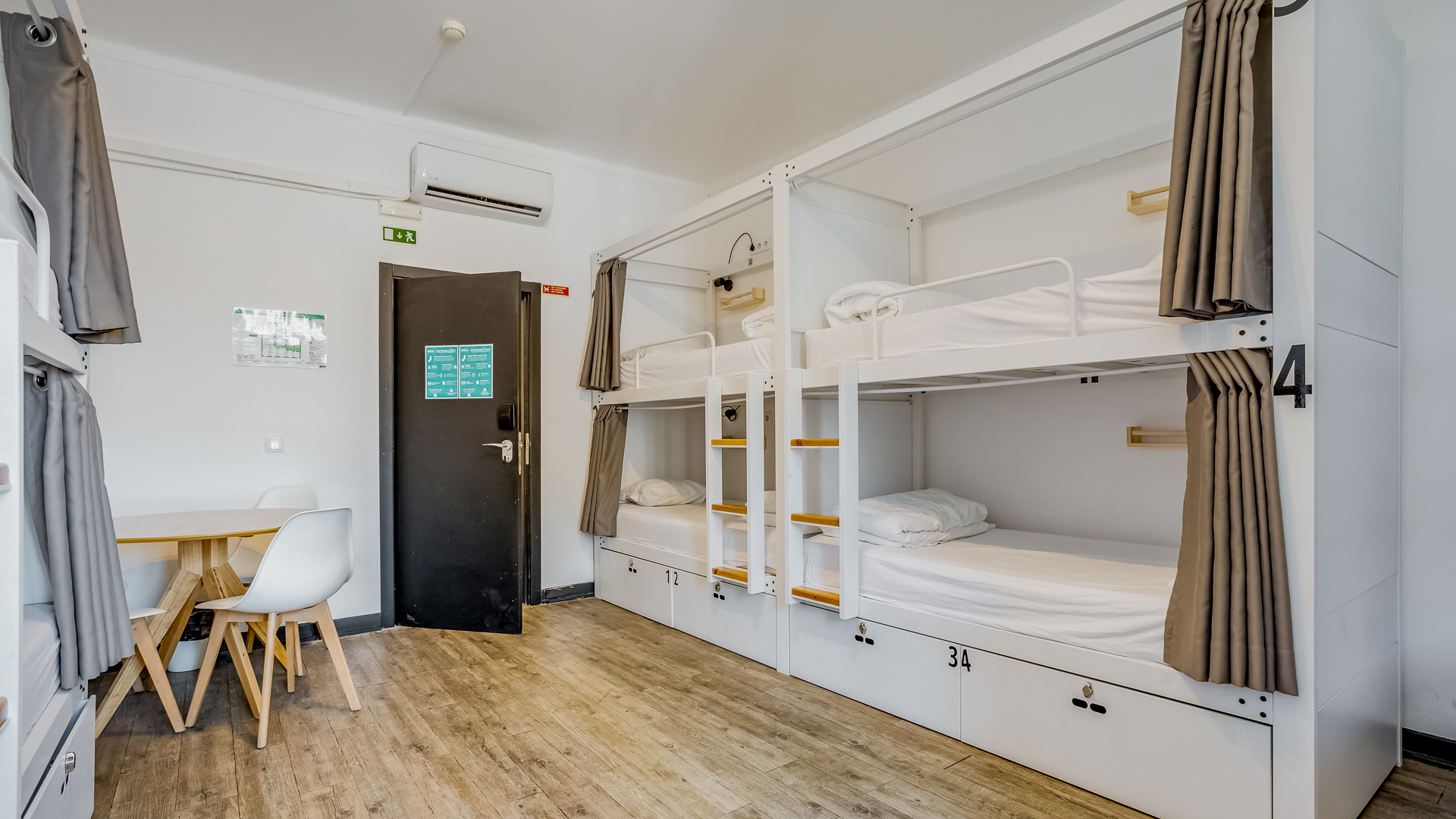 Mixed Dorm, 10 Beds, Shared Bathroom
