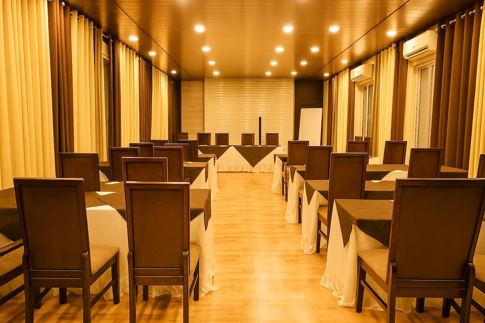 HOTEL TJS ROYALE 36/44