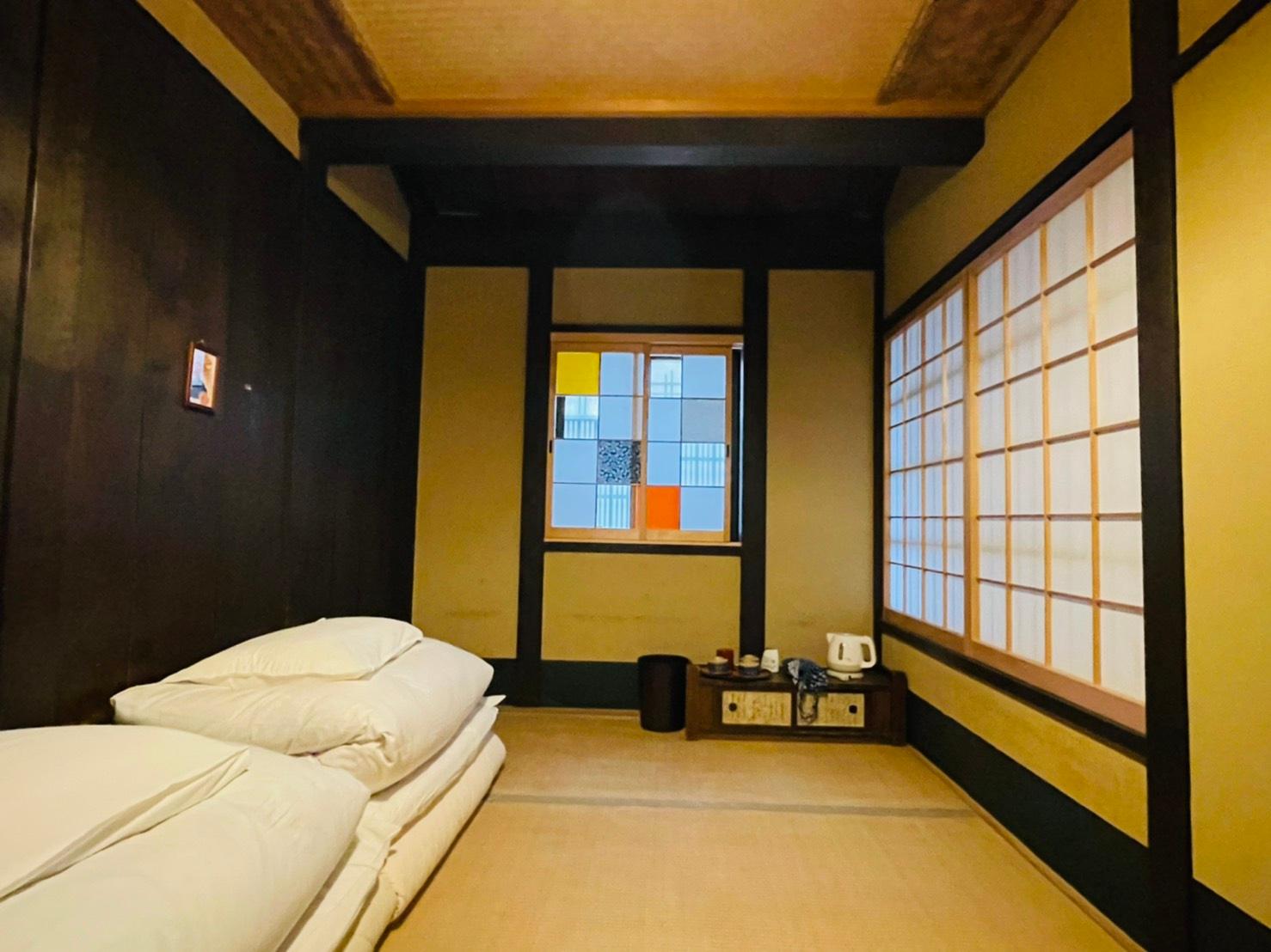 ROOM, TWIN BEDS, SHARED BATHROOM