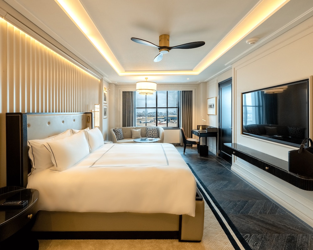 Fairmont, King Bed, City View