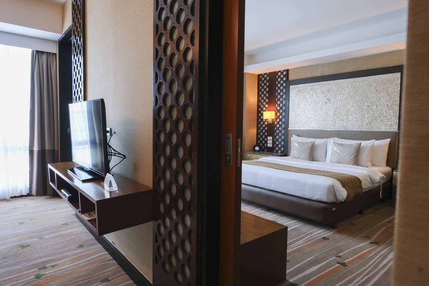 Suite, King Bed, Sofa
