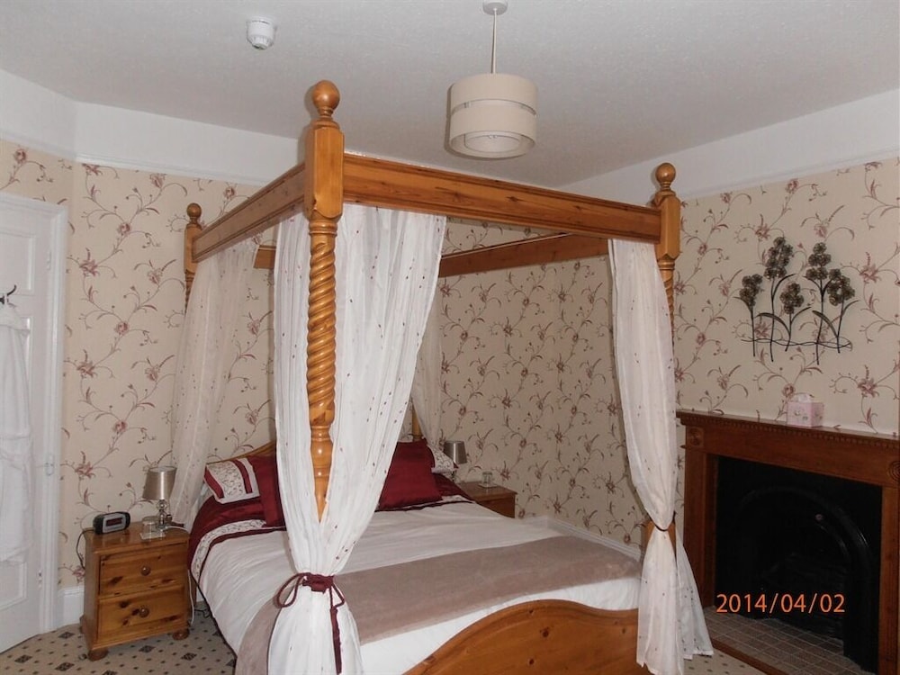 Lorna Doone House 12/28