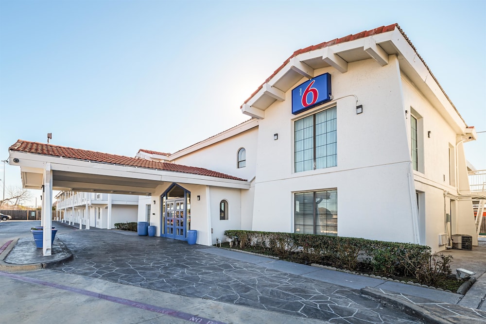 Motel6 Grand Prairie, TX - Interstate 30 45/51