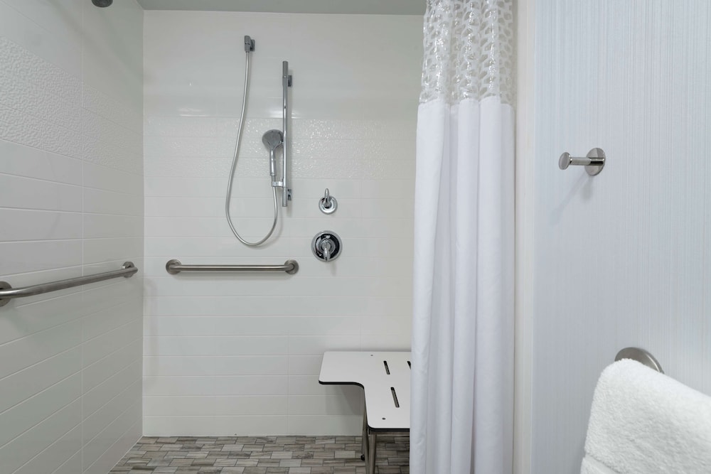 Hampton Inn Waldorf 18/47