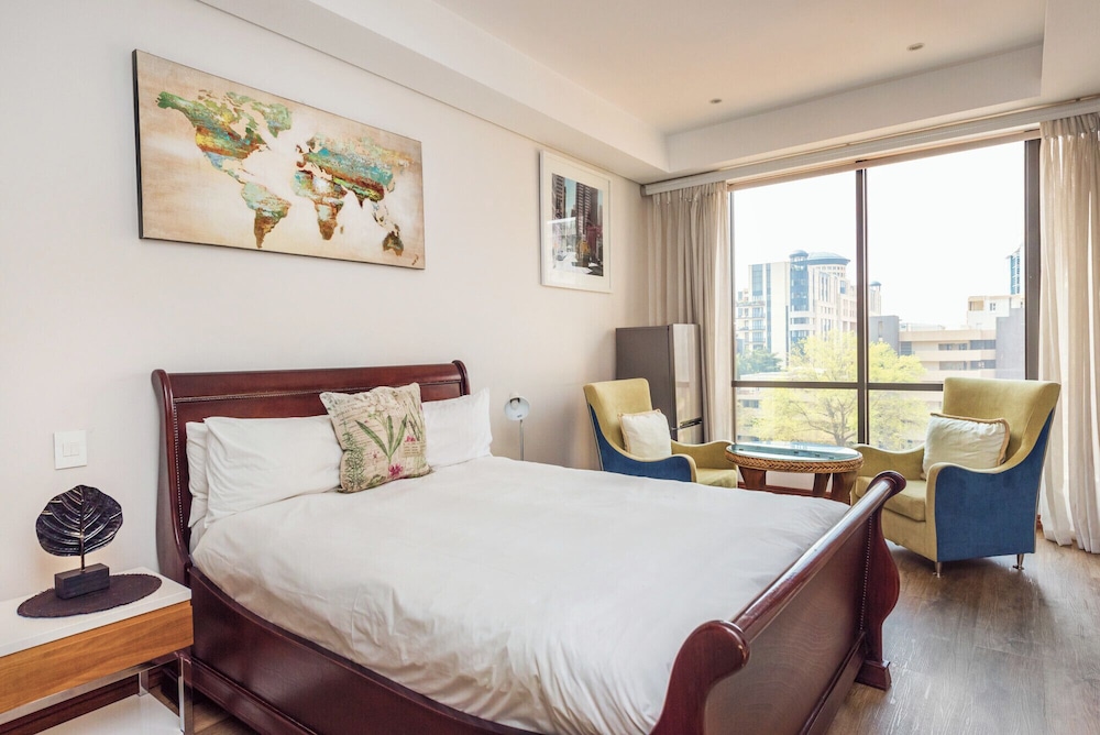 Sandton Skye Unit 702 12/50