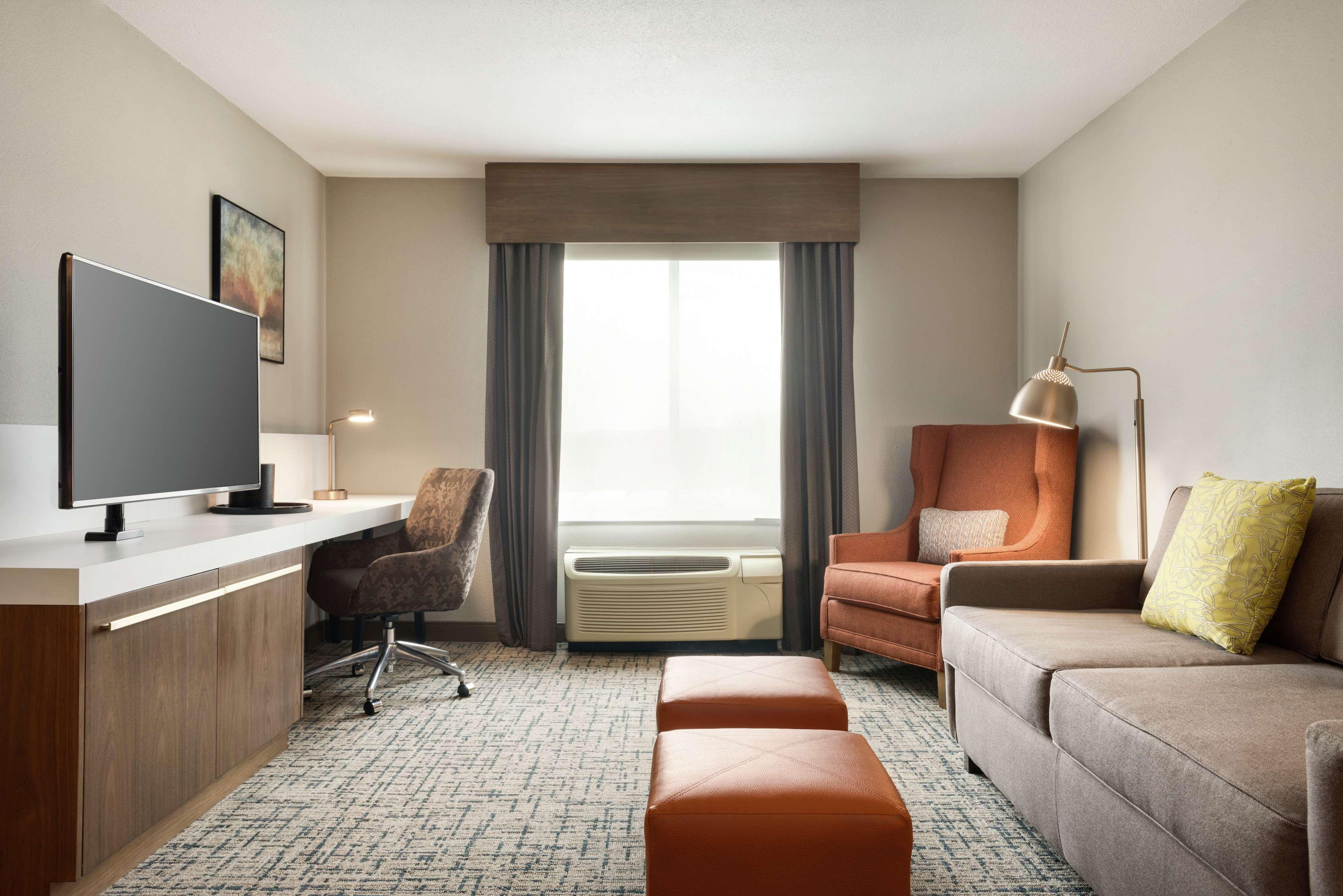 1 Bedroom, Deluxe, Suite, King Bed, Sofa, Kitchen