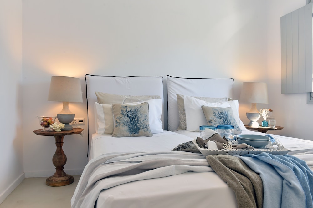 AMBASSADOR LUXURY VILLAS 10/50