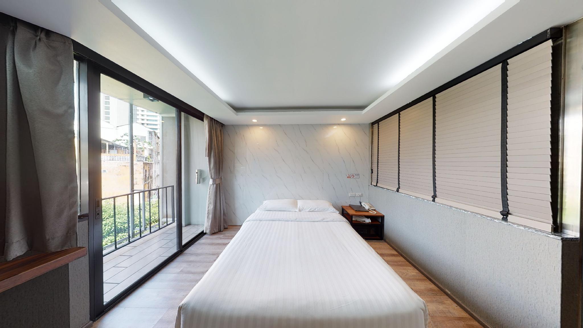 Deluxe, Queen Bed