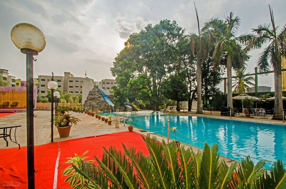 Quality Inn Regency Nasik 58/66
